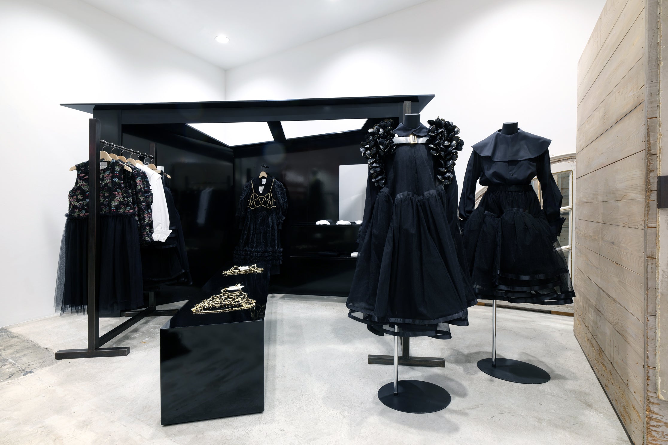 STONE  DOVER STREET MARKET ショーツ STONE DOVER STREET MARKET ショーツ New Items | DSM Ginza